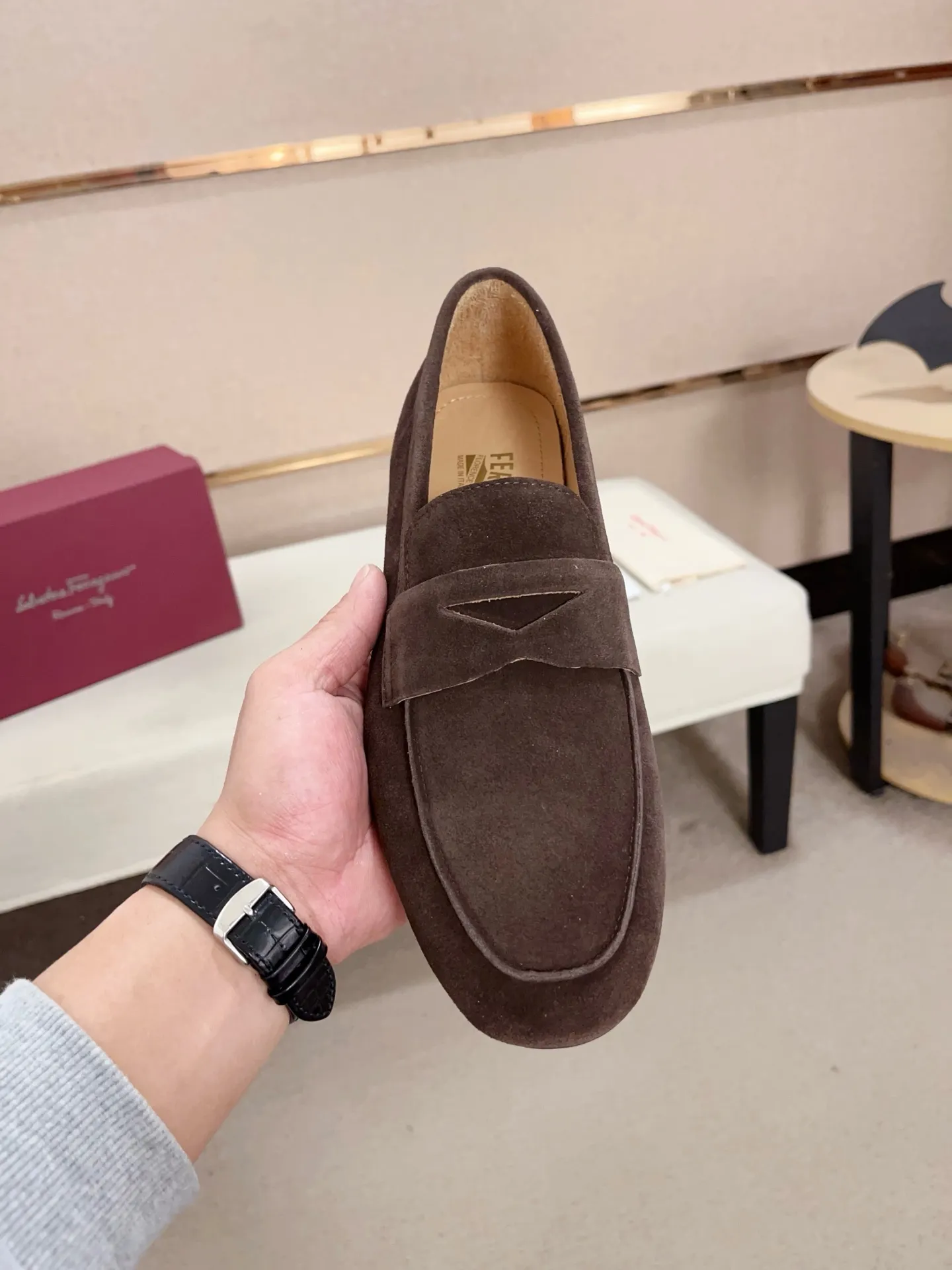 Men's shoes💰: 480💰 High version Ferragamo Dongguan quality! 🆕🆕Exclusive hot-selling products in stock🔥🔥New products on the shelves, high-quality shoes, complete with packaging! 💪 💪 Material: Imported suede cowhide 🐂 + Imported high-quality water-dyed cowhide lining + wear-resistant outsole 👍🏻👍🏻 Features: High-end and comfortable, purely handmade 🚀 🚀 Create the perfect shoes that suit you best 🔥 🔥 Size: (38-44) Can be customized 45 non-returnable!